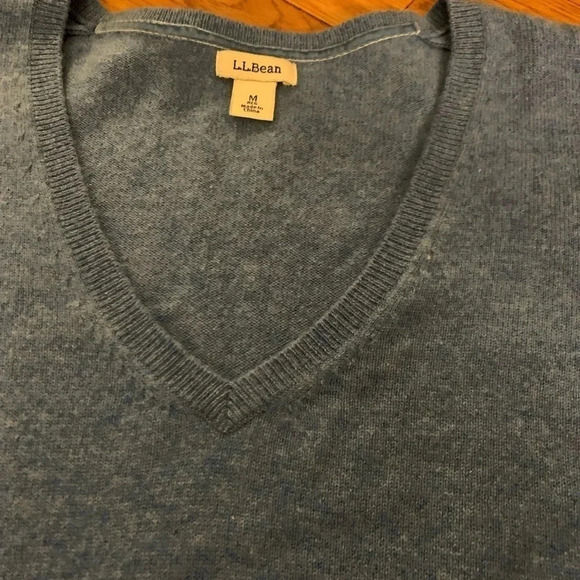 L.L.Bean Blue 100%  Cashmere Sweater Size Medium - Picture 2 of 8